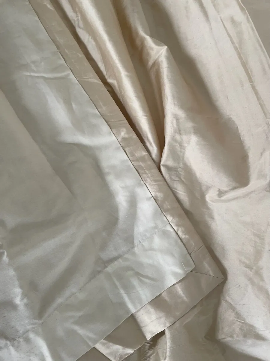 Silk Curtains x 2 - Image 3