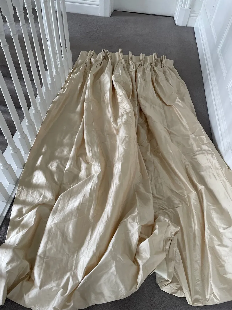 Silk Curtains x 2 - Image 4