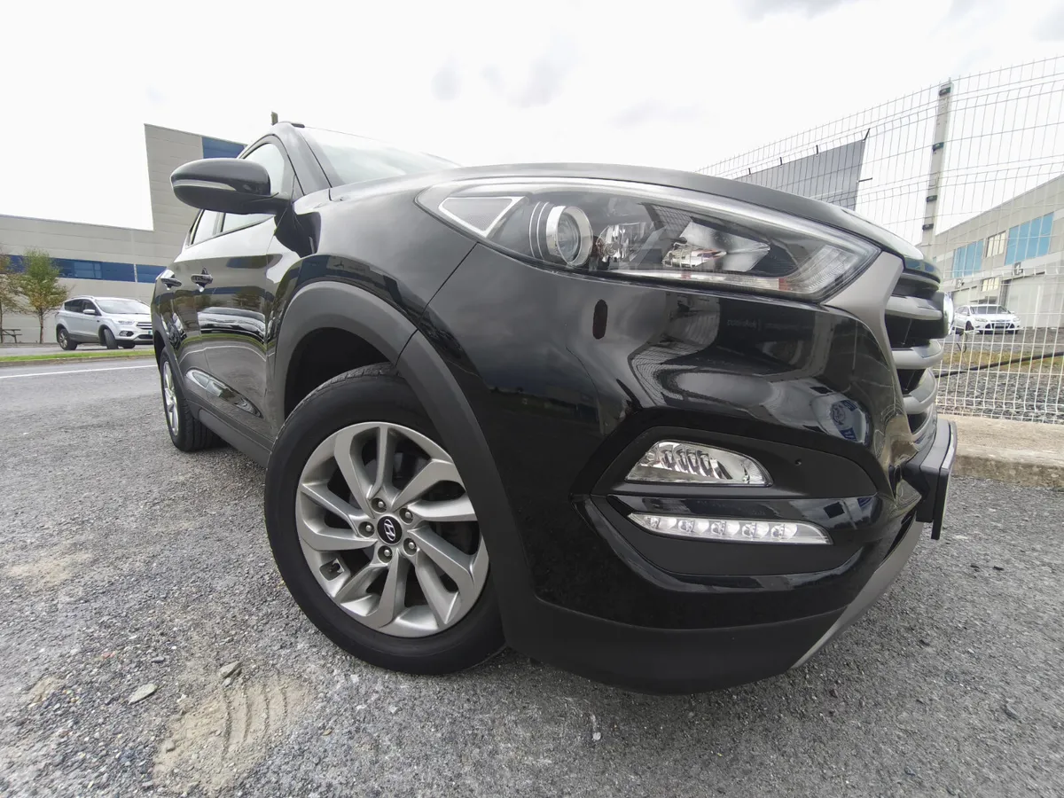 HYUNDAI TUCSON EXECUTIVE 2WD, LOW KM - Image 4