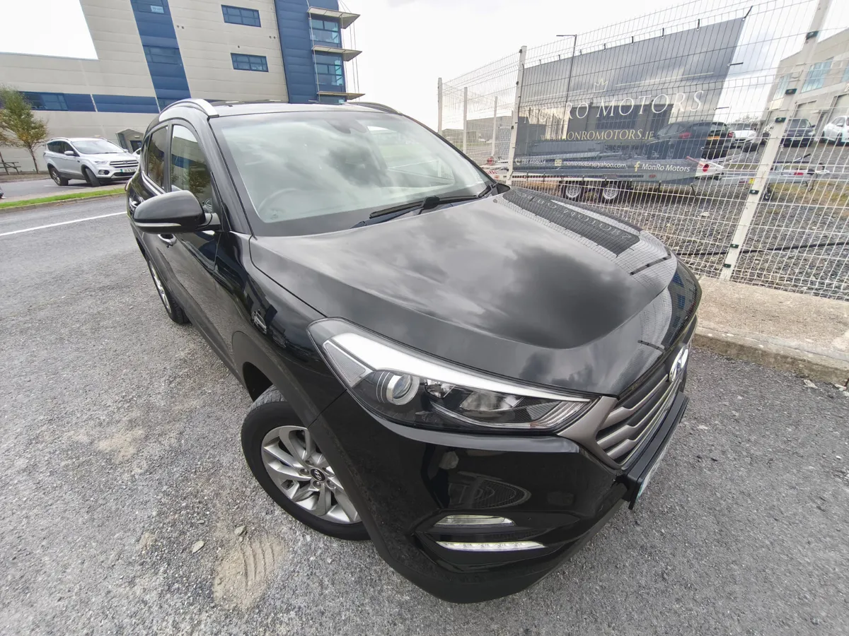 HYUNDAI TUCSON EXECUTIVE 2WD, LOW KM - Image 3