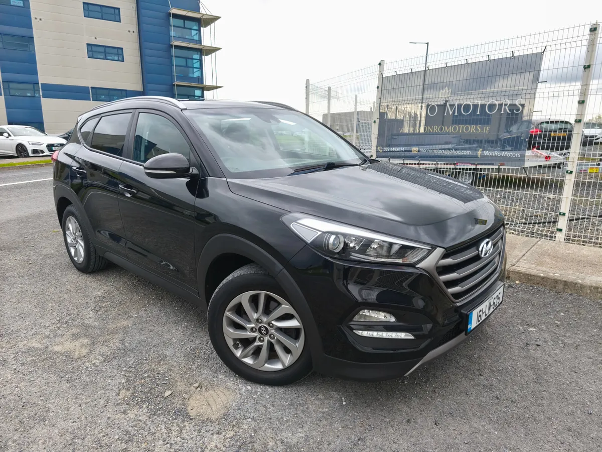 HYUNDAI TUCSON EXECUTIVE 2WD, LOW KM - Image 2