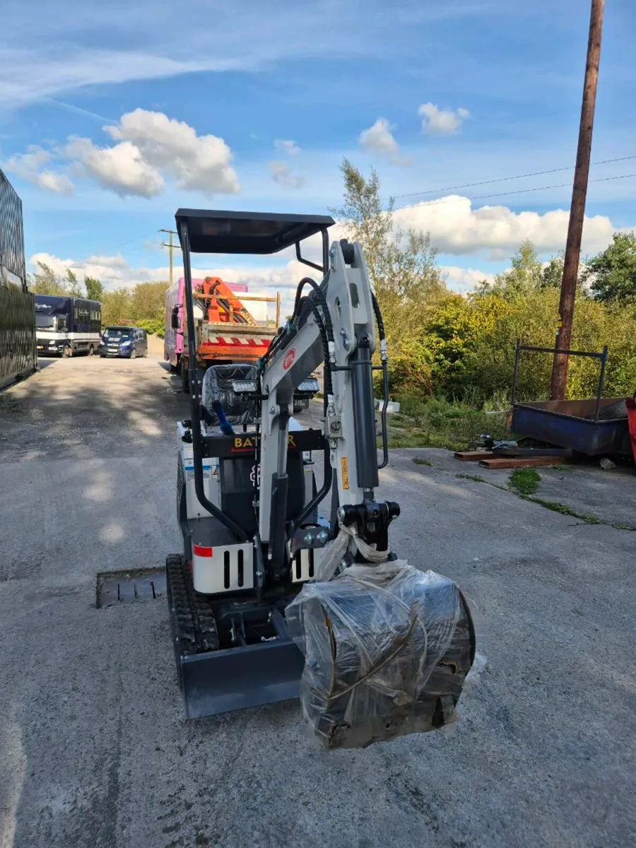 BTTL mini digger - Image 2
