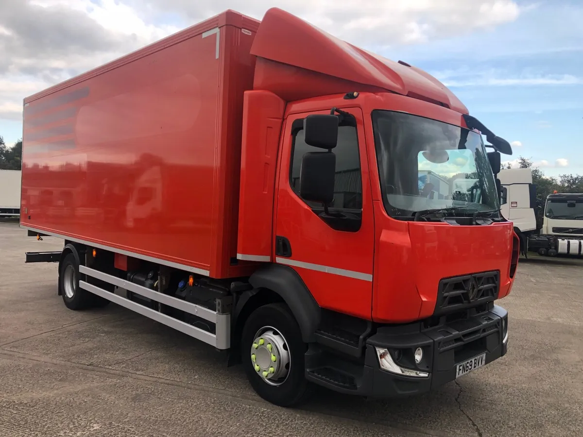 2019 Renault D Range 15 Ton 20 ft fridge box - Image 1
