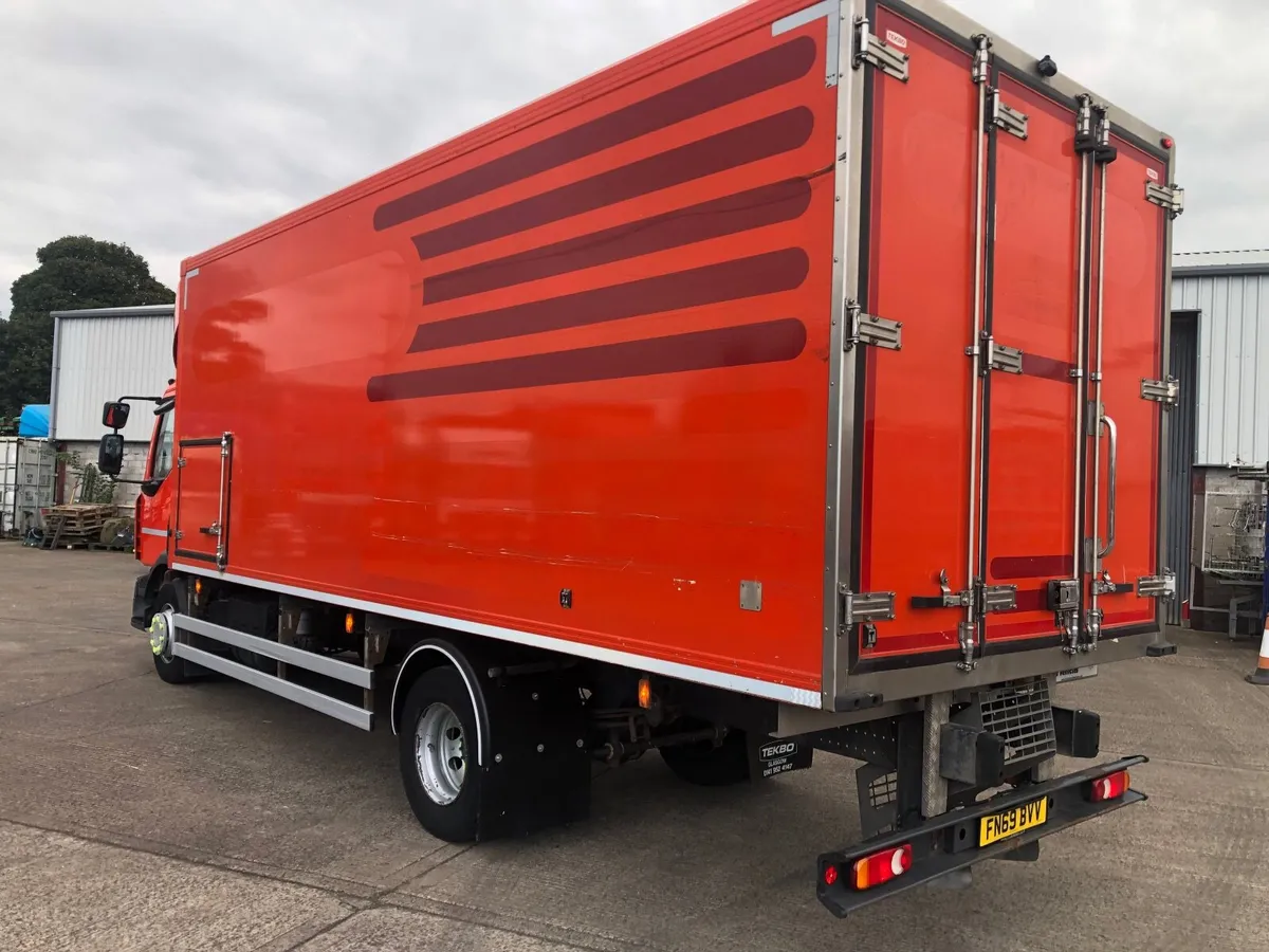 2019 Renault D Range 15 Ton 20 ft fridge box - Image 2