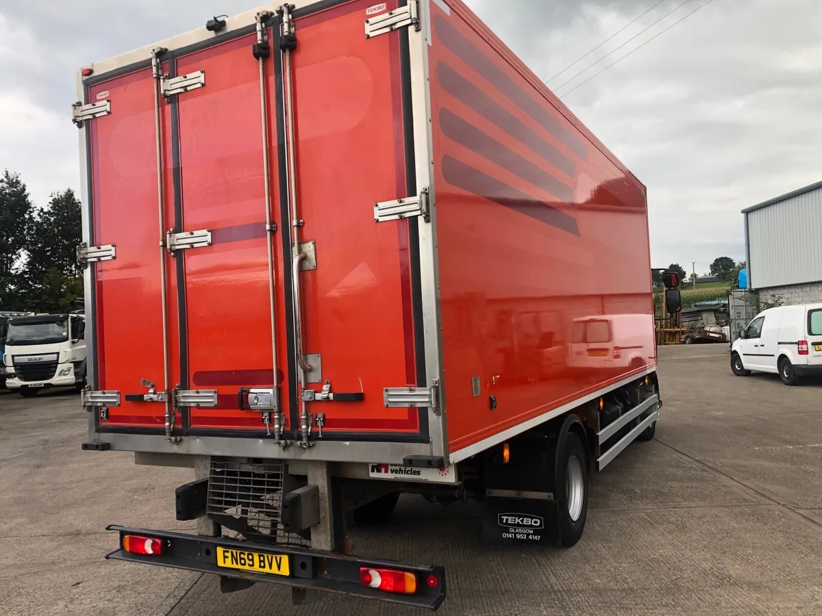 2019 Renault D Range 15 Ton 20 ft fridge box - Image 4