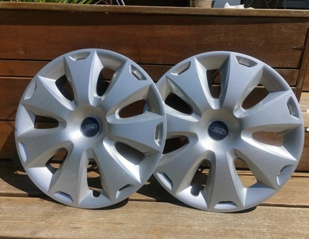 Ford Focus Cmax or Mondeo 2004  Hubcaps - Image 1