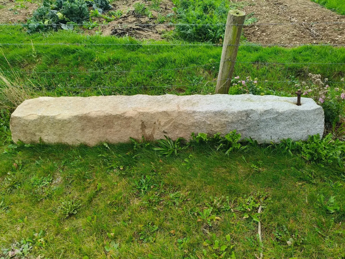 Granite Gatepost Pillar - Image 3