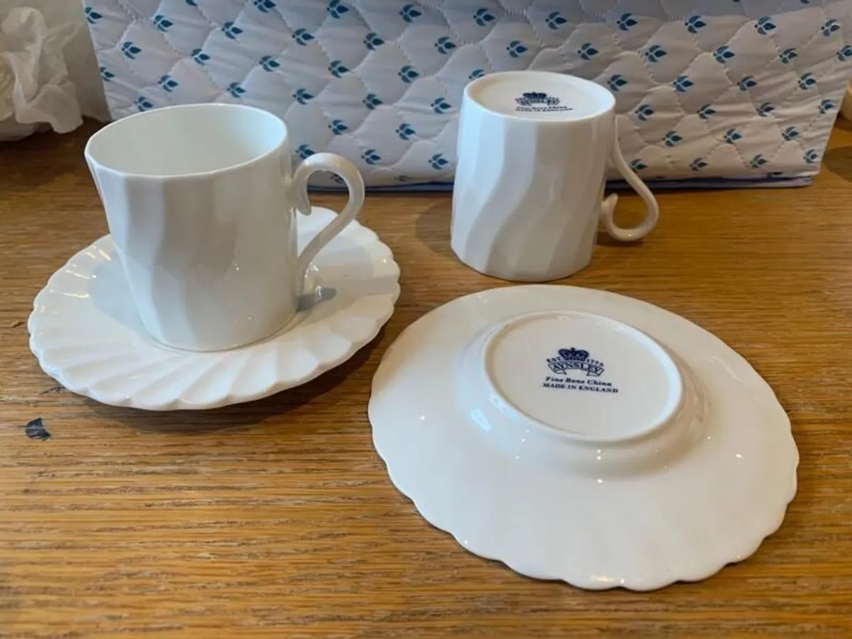 Aynsley Fine Bone China Set of 8 Coffee Cups & Saucers - Image 4