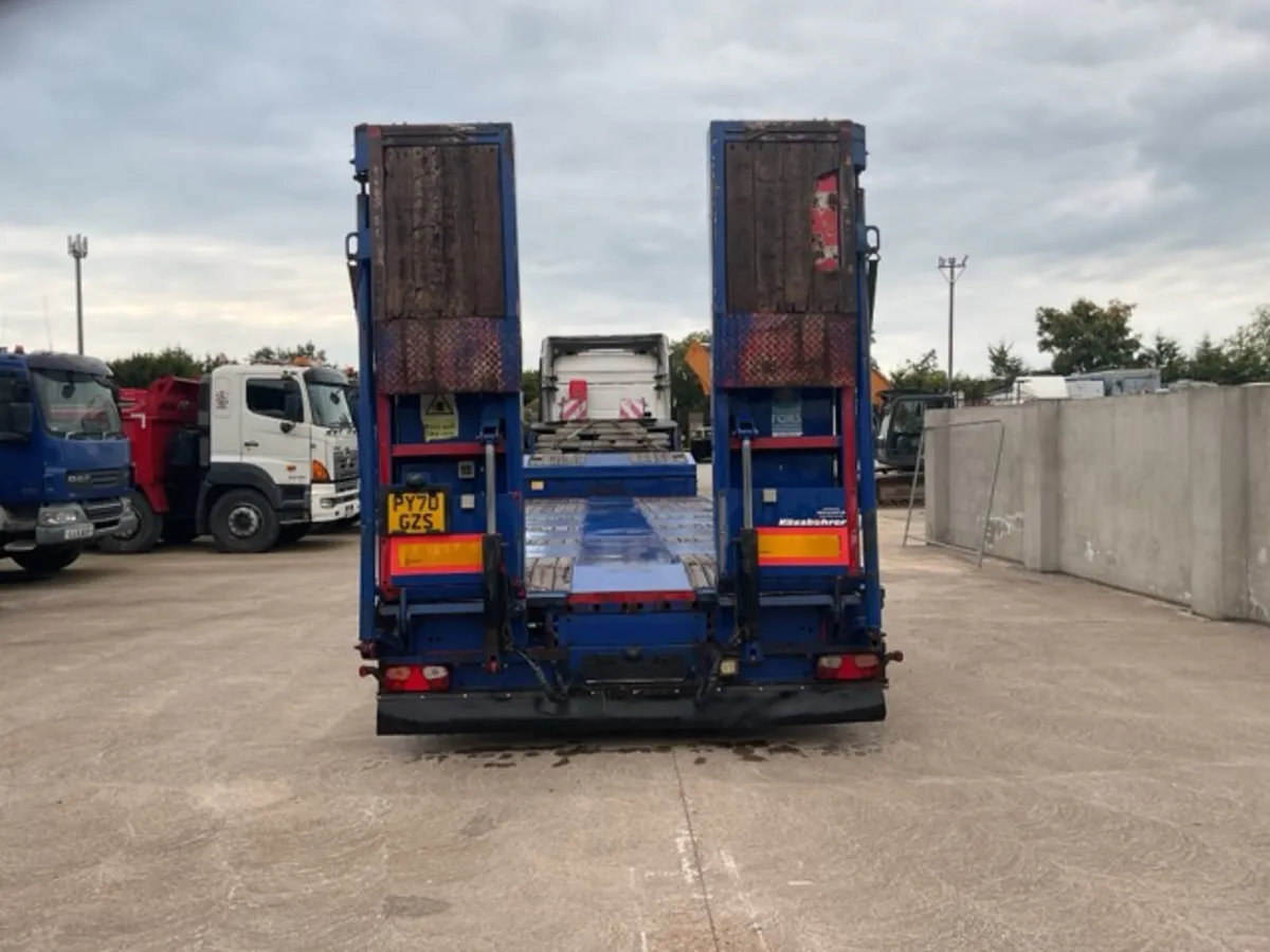 2017 Kassbohrer 4 Axle Extendable Stepframe Loader - Image 4