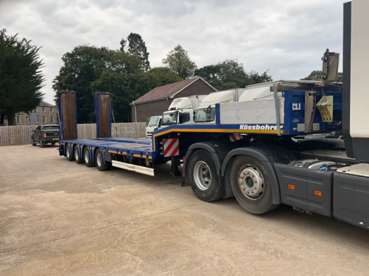 2017 Kassbohrer 4 Axle Extendable Stepframe Loader - Image 1
