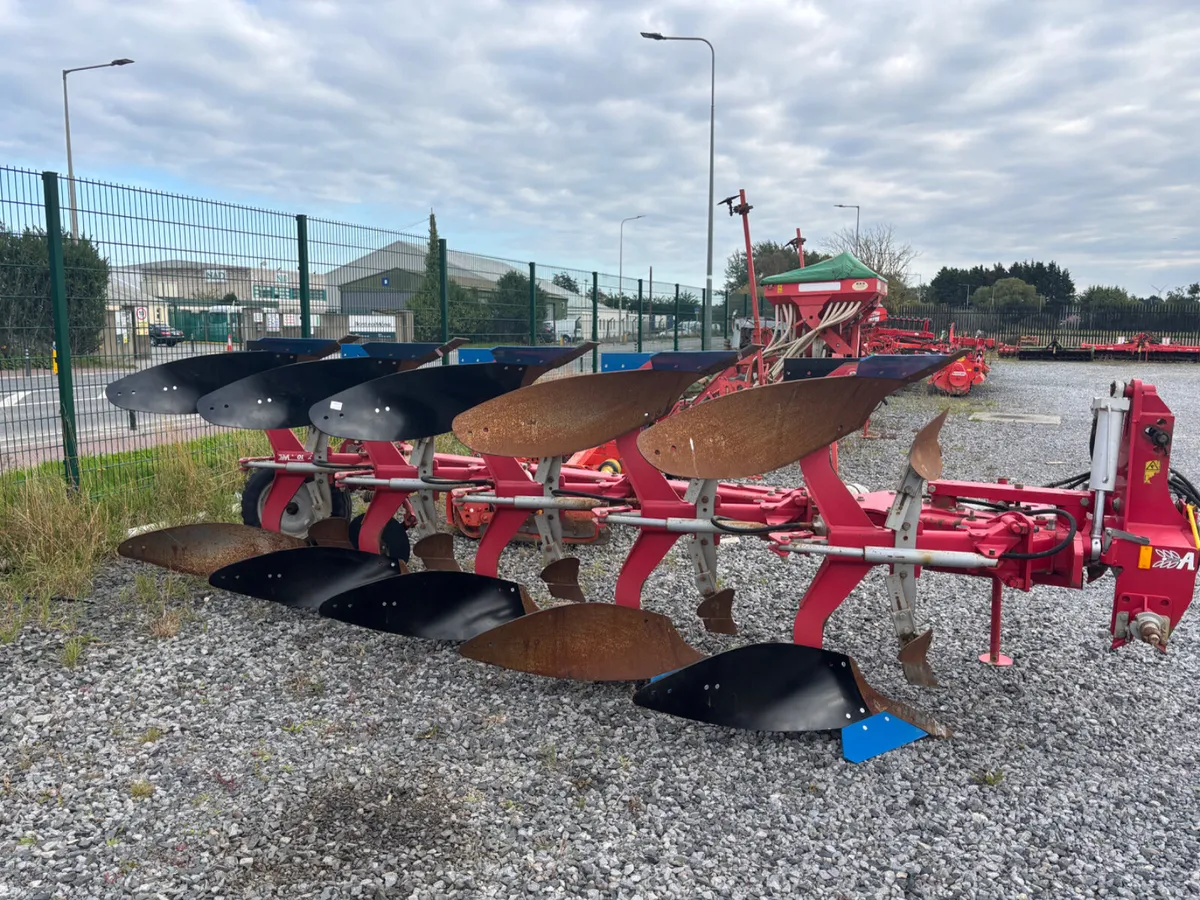 Agrolux 5 furrow reversible plough - Image 4