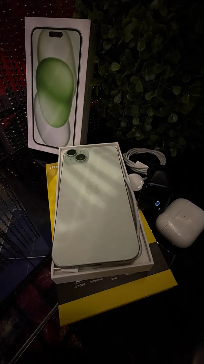 iPhone 15 Plus - Image 2