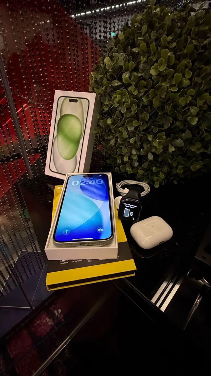 iPhone 15 Plus - Image 3
