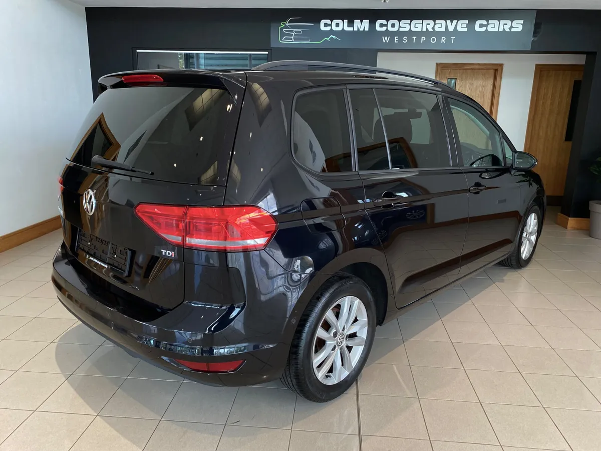 Volkswagen Touran 2016 Comfortline 7 Seats - Image 4
