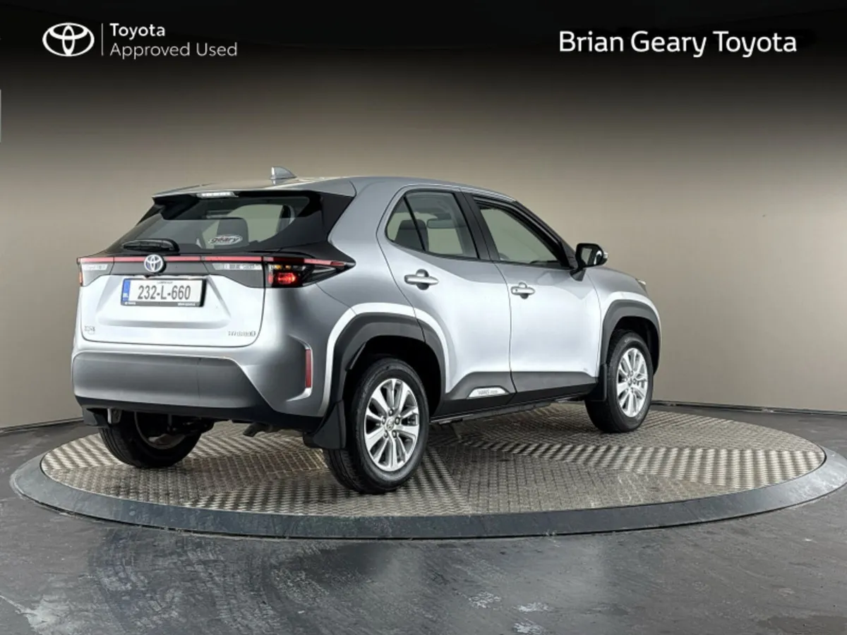 Toyota Yaris Cross HYBRID LUNA - Image 2