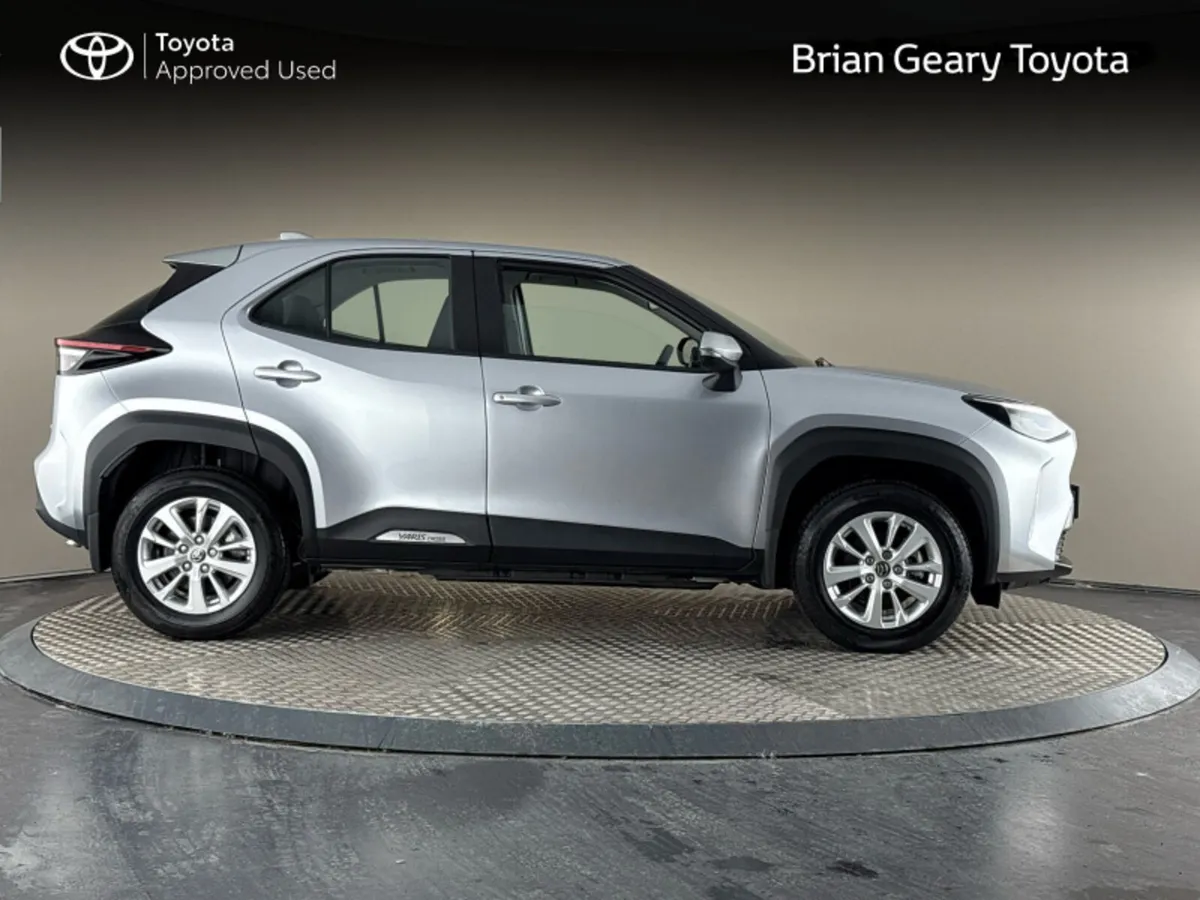 Toyota Yaris Cross HYBRID LUNA - Image 3