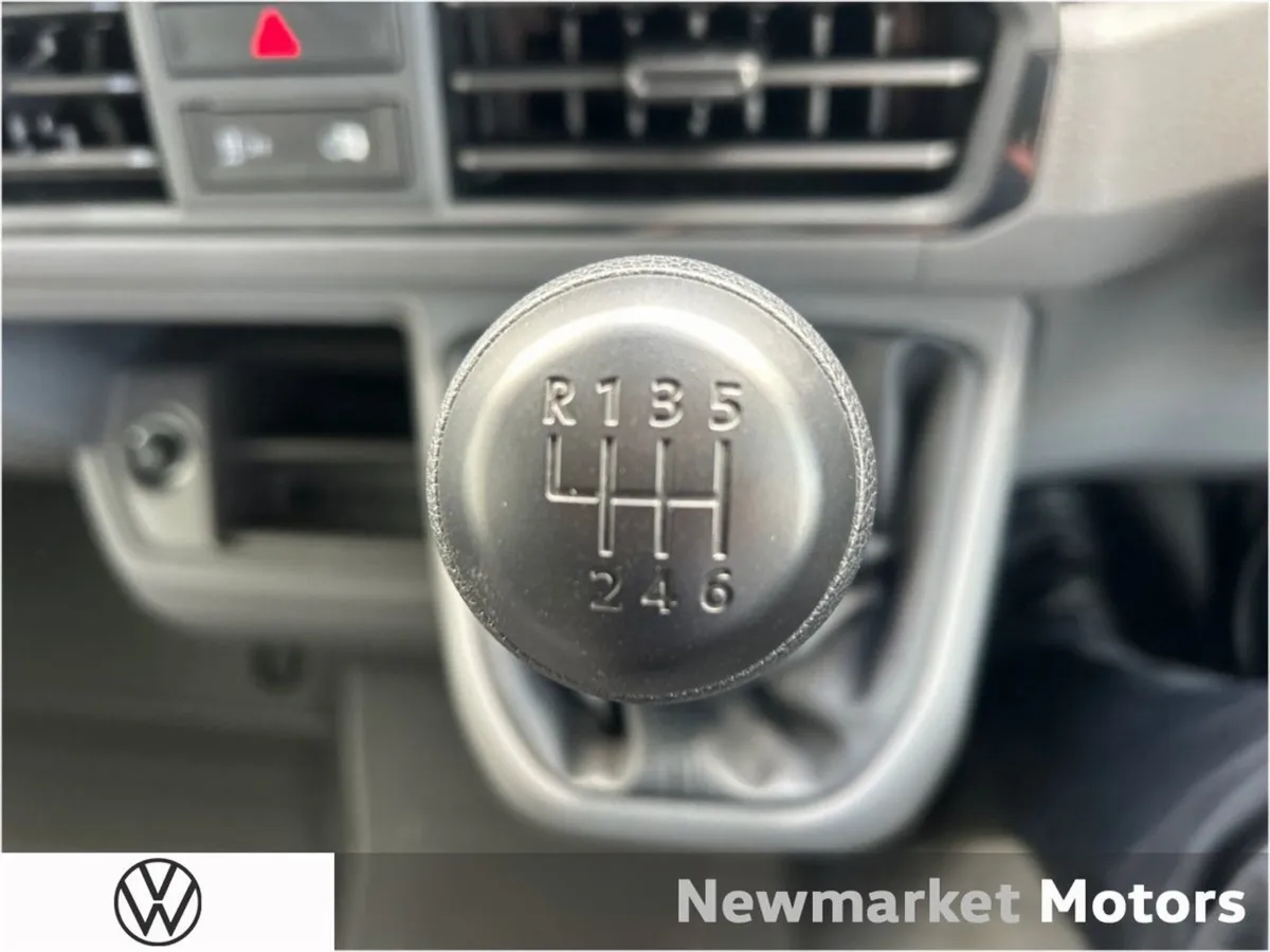 Volkswagen Crafter Medium Wheel Base High Roof 14 - Image 4