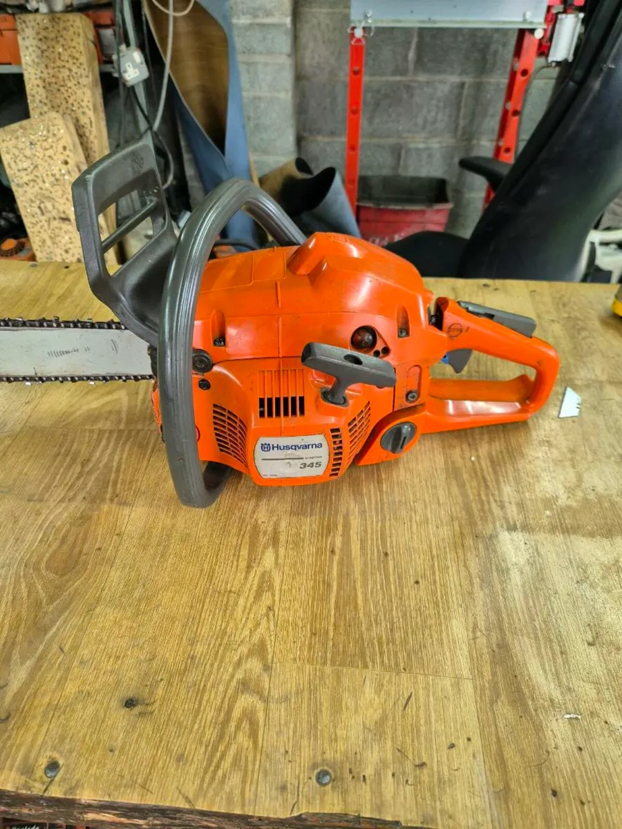 Husqvarna 345 e-series chainsaw - Image 2