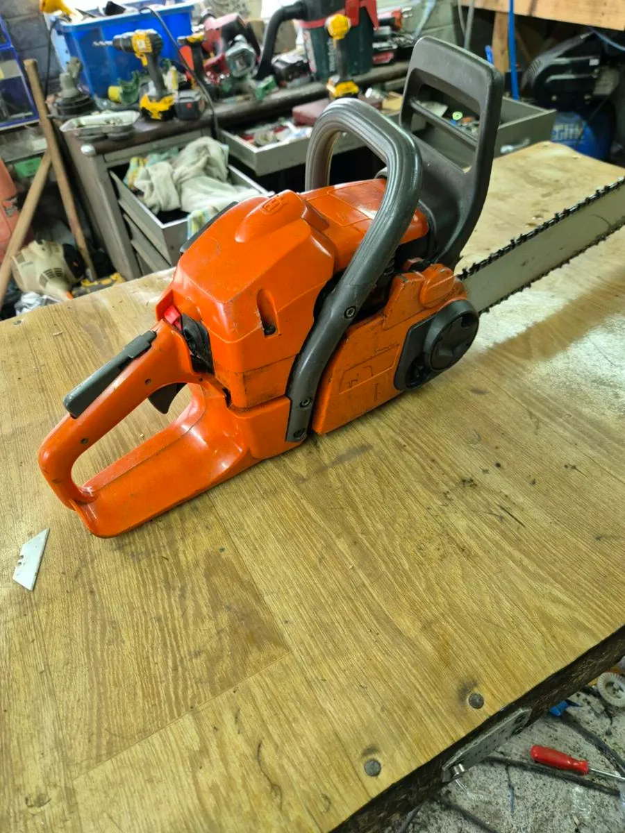 Husqvarna 345 e-series chainsaw - Image 3