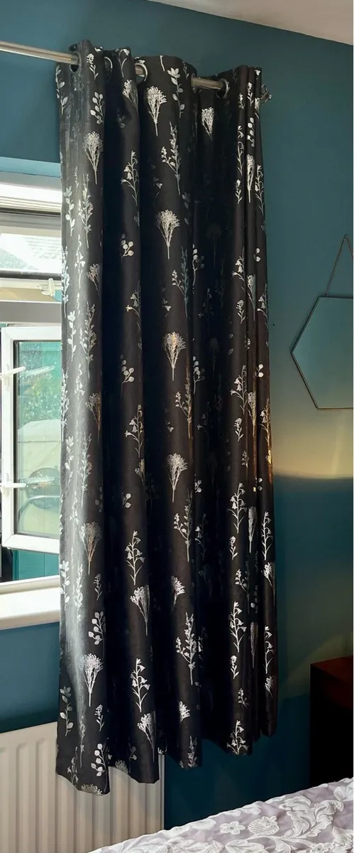 Curtains 60 x 72 - Image 1