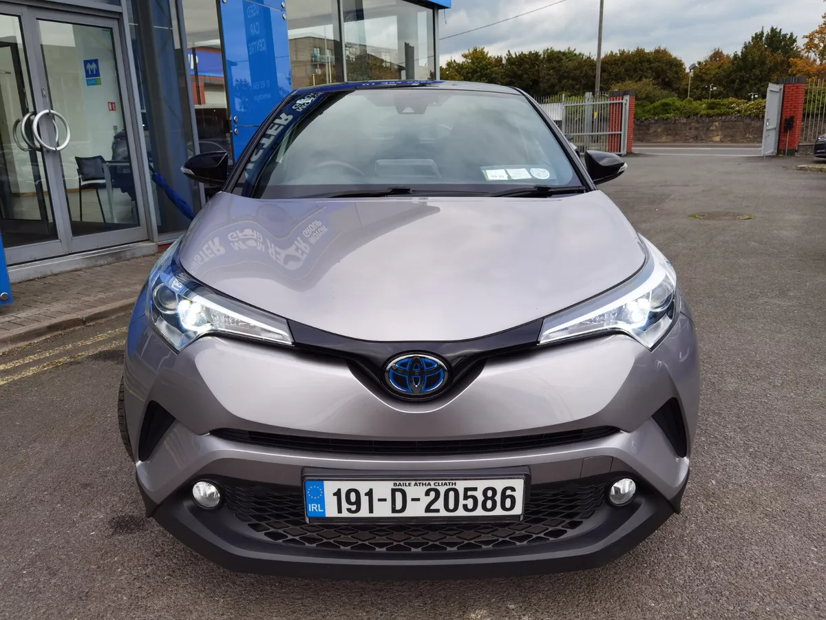 TOYOTA C-HR 1.8 LUNA SPORT AUTOMATIC PETROL HYBRID - Image 2