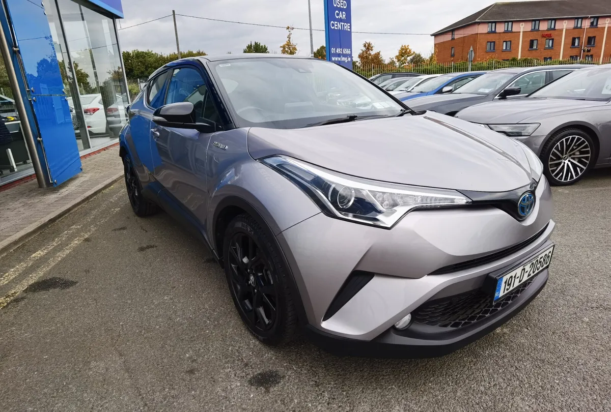 TOYOTA C-HR 1.8 LUNA SPORT AUTOMATIC PETROL HYBRID - Image 3