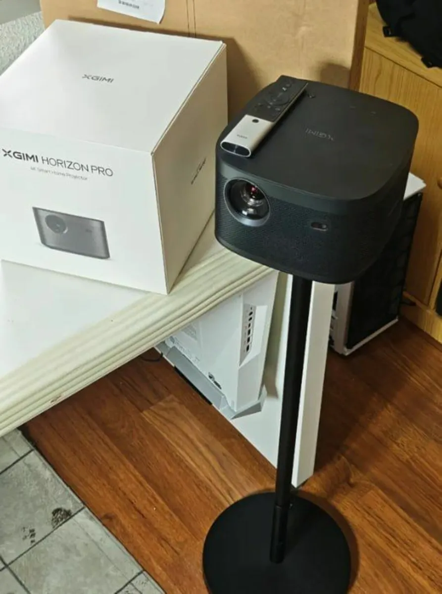 XGIMI Horizon Pro 4K Android TV Projector Like New - Image 1