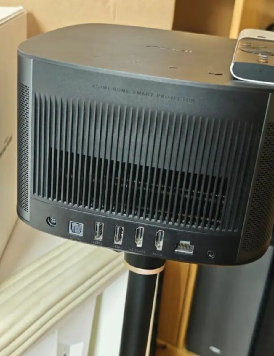 XGIMI Horizon Pro 4K Android TV Projector Like New - Image 2