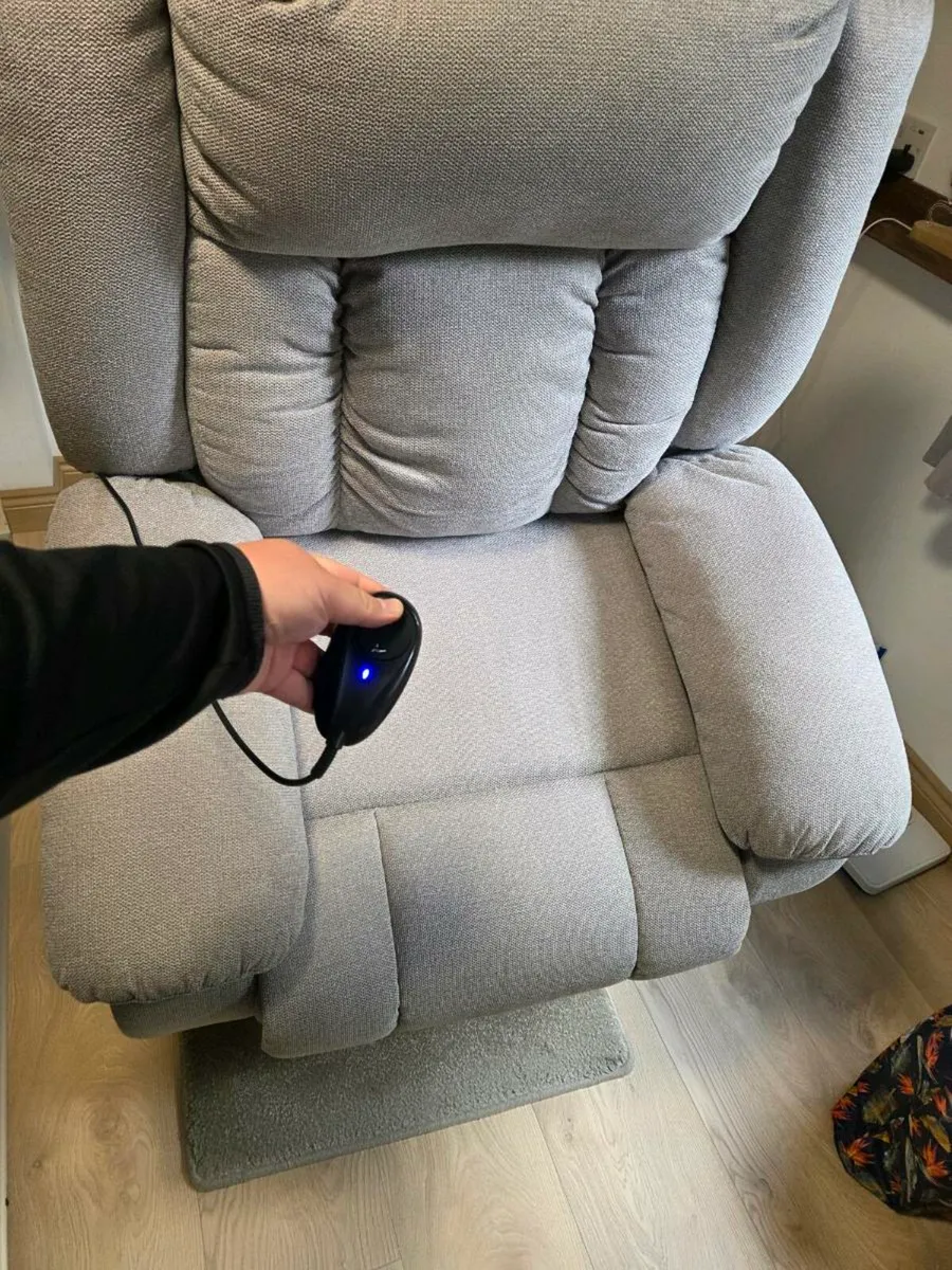Reclining chair power lift - Image 1
