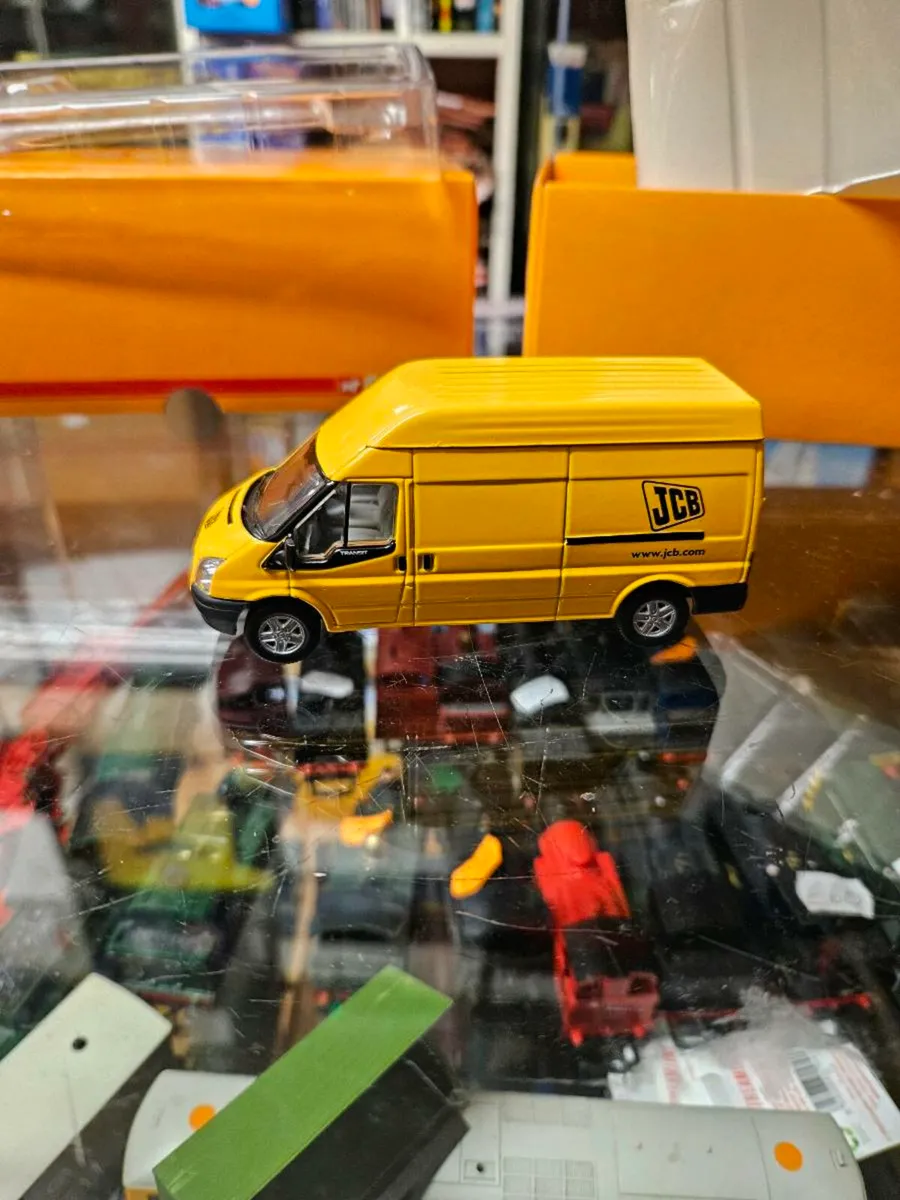 Corgi JCB Ford Transit Van 1.50 - Image 4