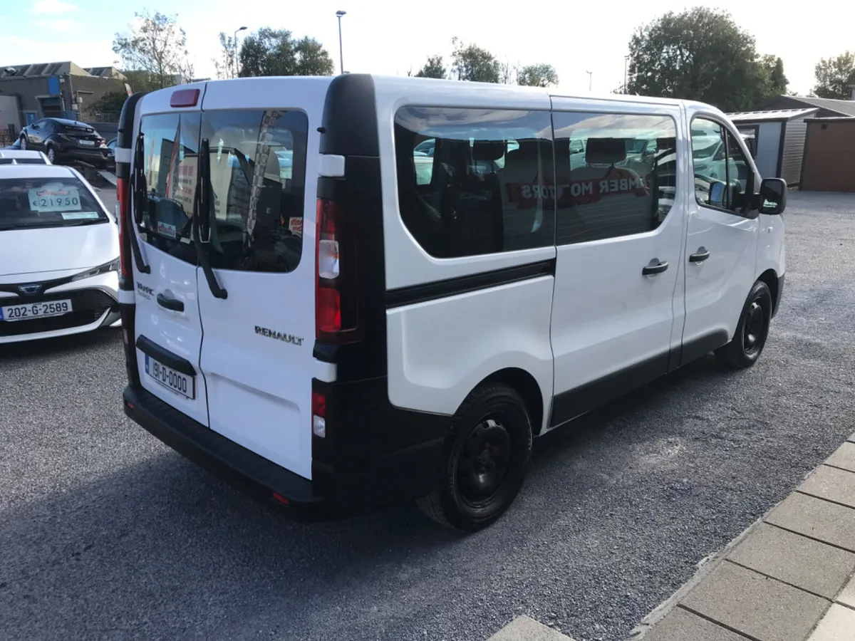 RENAULT TRAFIC 9 SEATER - Image 4