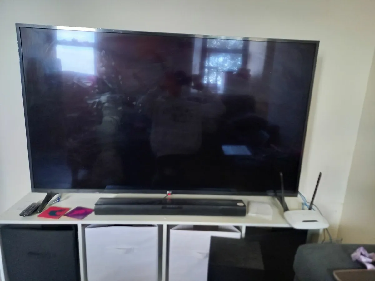 LG FLAT SCREEN 55" &LG WIRELESS SOUND BAR/WOOFER