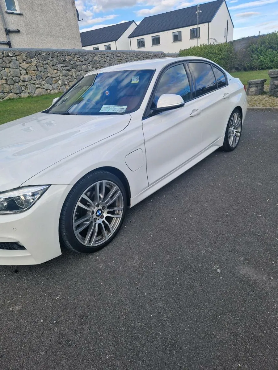 BMW 330e - Image 3