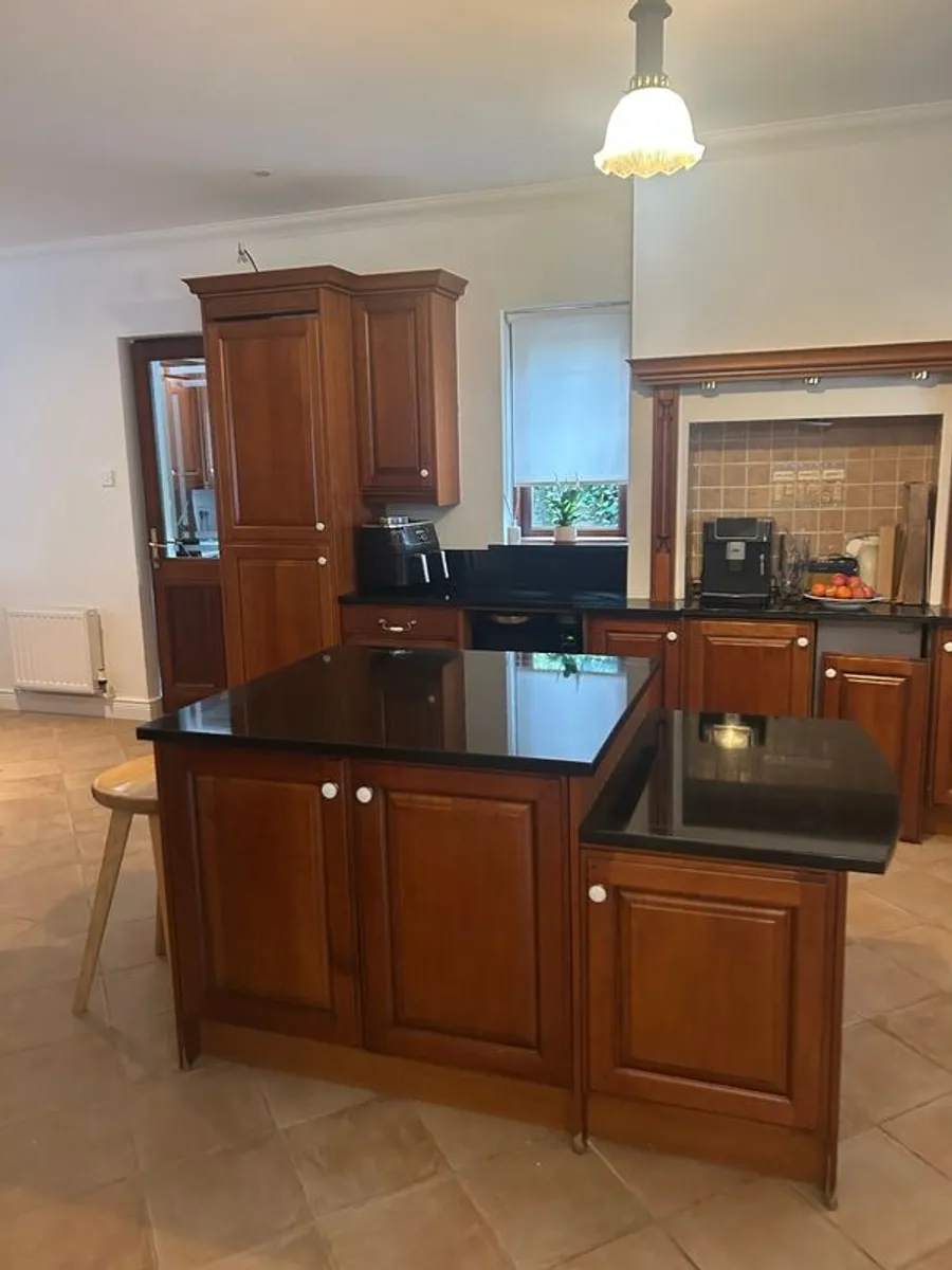 Fully fitted Kitchen units plus granite counter - Image 4