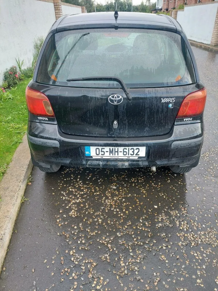 05 Toyota Yaris - Image 2