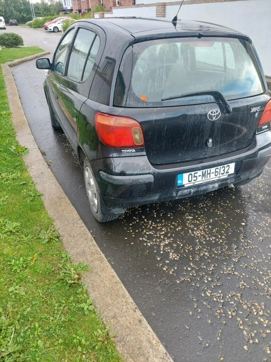 05 Toyota Yaris - Image 3