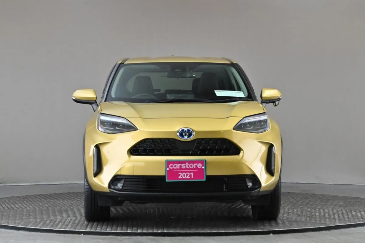 Toyota Yaris Cross 1.5 Hybrid  reverse Cam 2tone - Image 2