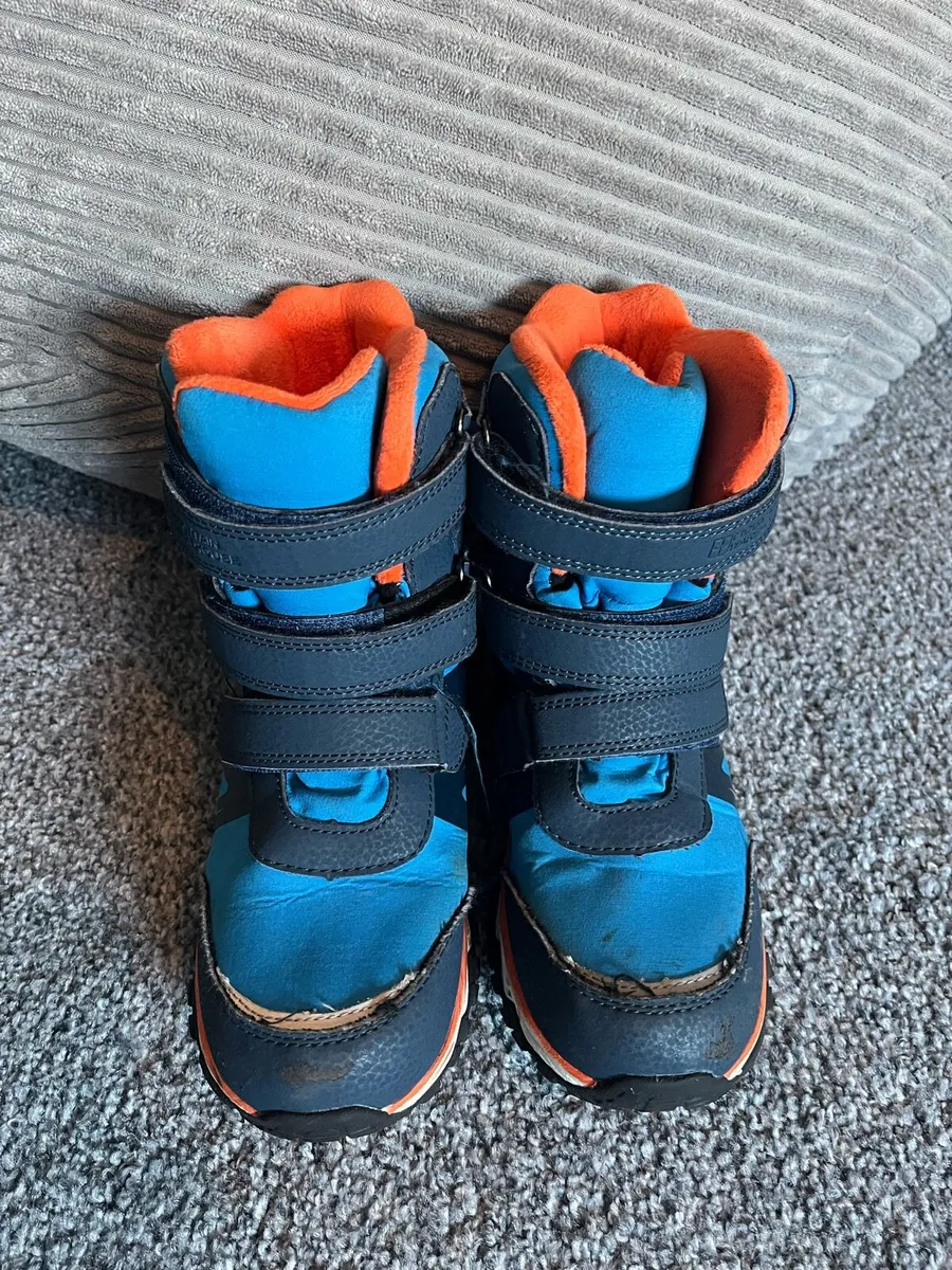 Kids snow boots UK SIZE 1 - Image 1
