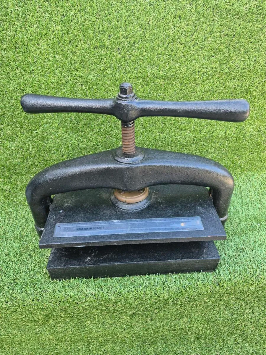 Antique  press - Image 1