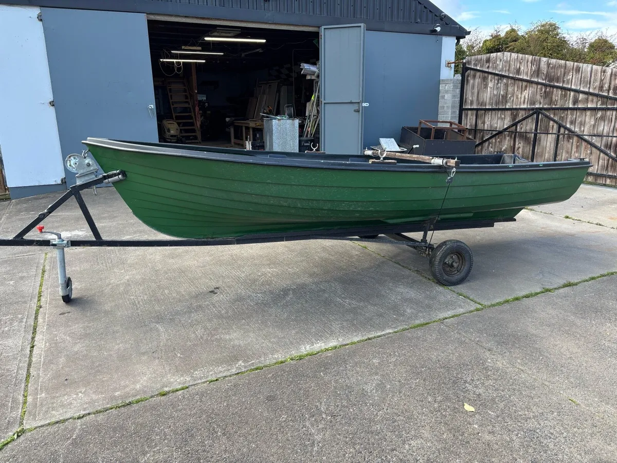 Fishing boat - Image 1