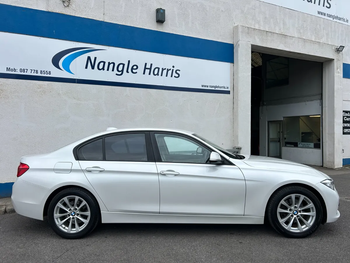 BMW 3-Series LEATHER  /  AUTOMATIC - Image 3