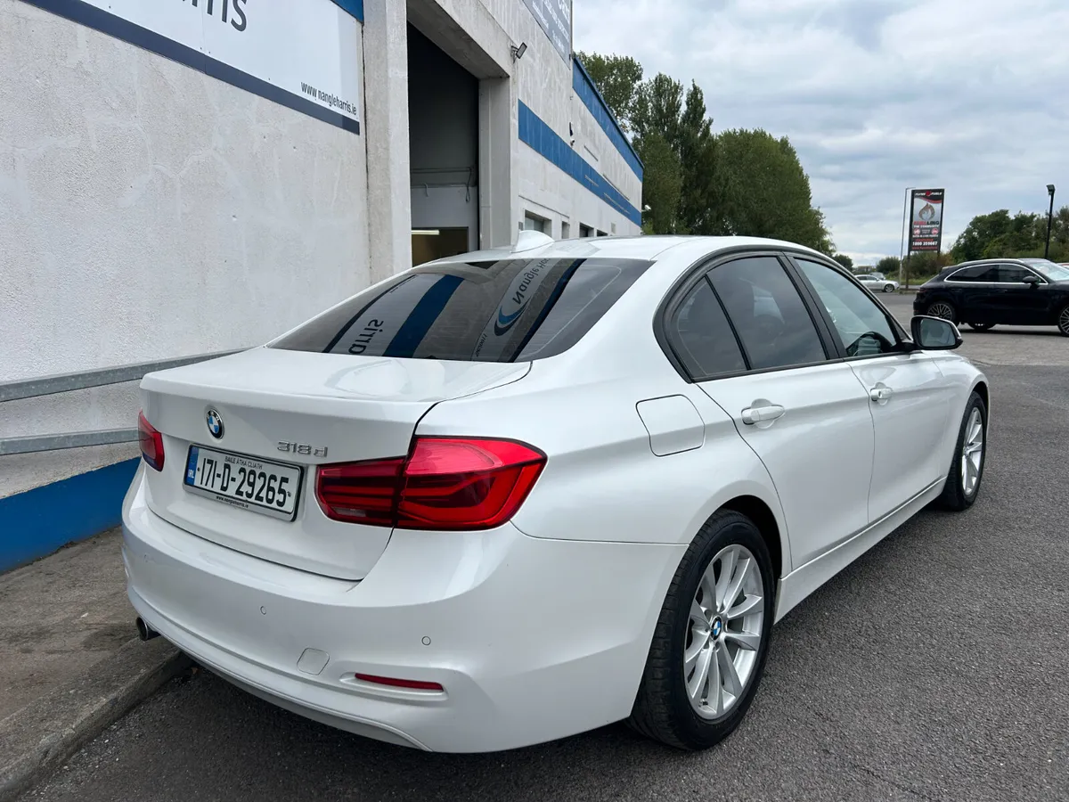 BMW 3-Series LEATHER  /  AUTOMATIC - Image 4