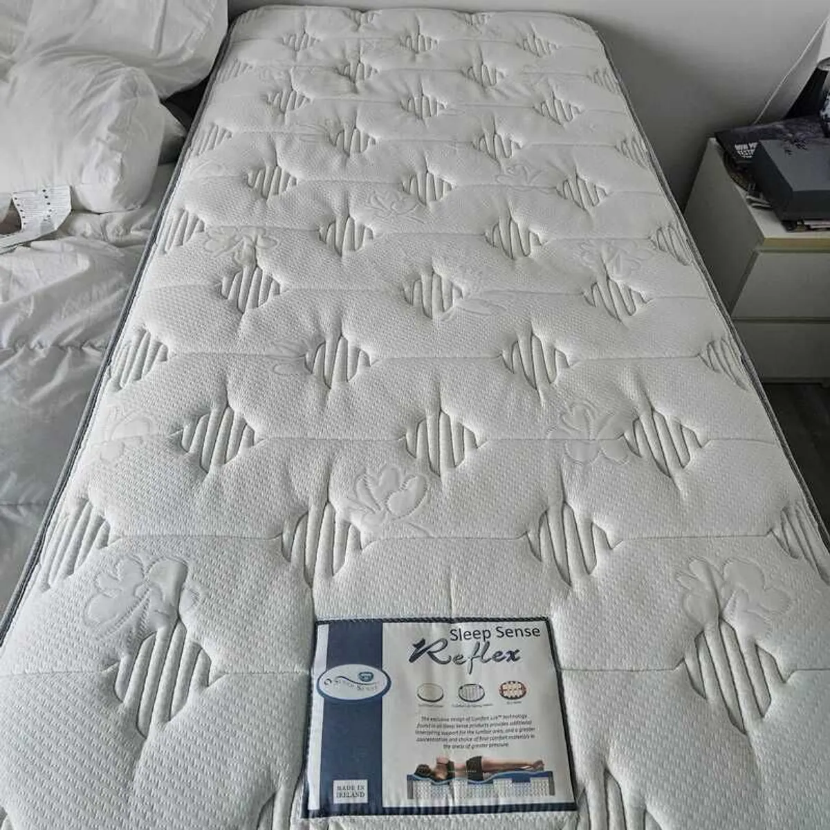 Bed and mattress - Image 4