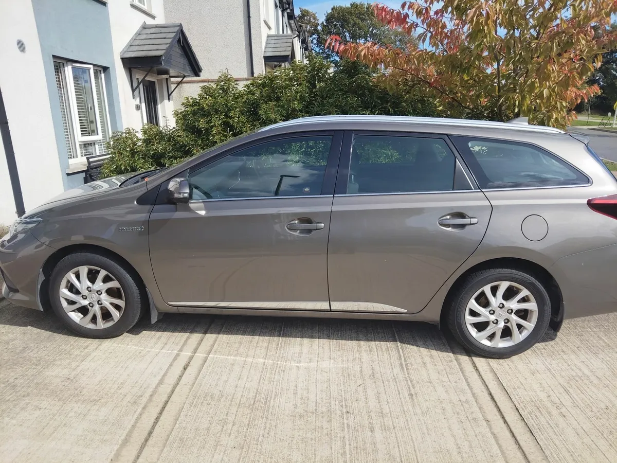 Toyota Auris 2018 luna hybrid sport - Image 2