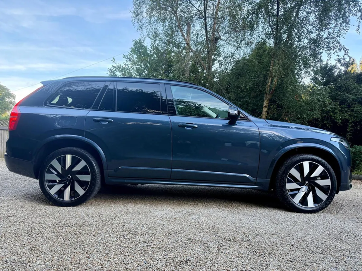 Volvo XC90 DARK PLUS T8 RECHARGE - Image 2