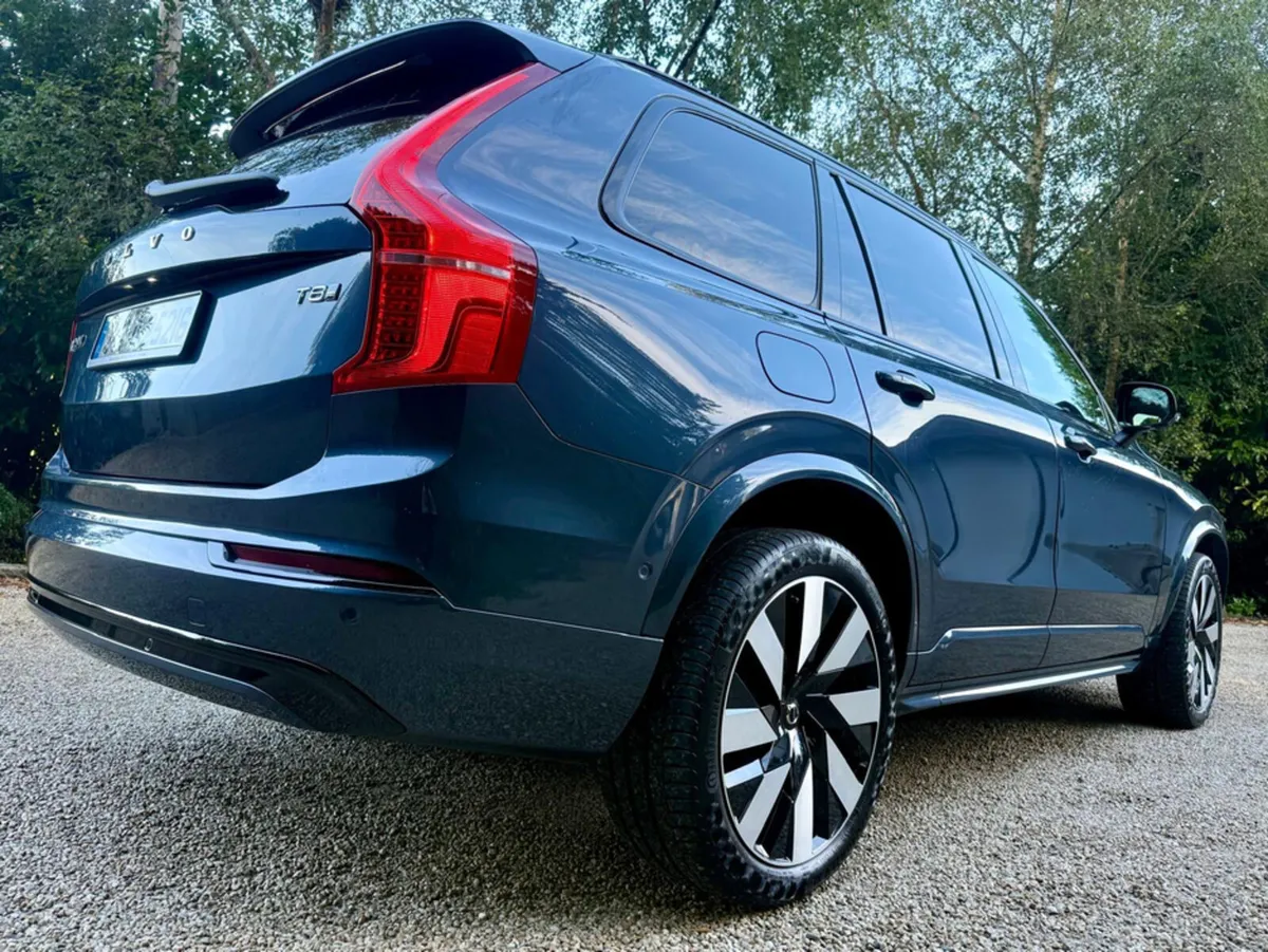 Volvo XC90 DARK PLUS T8 RECHARGE - Image 3