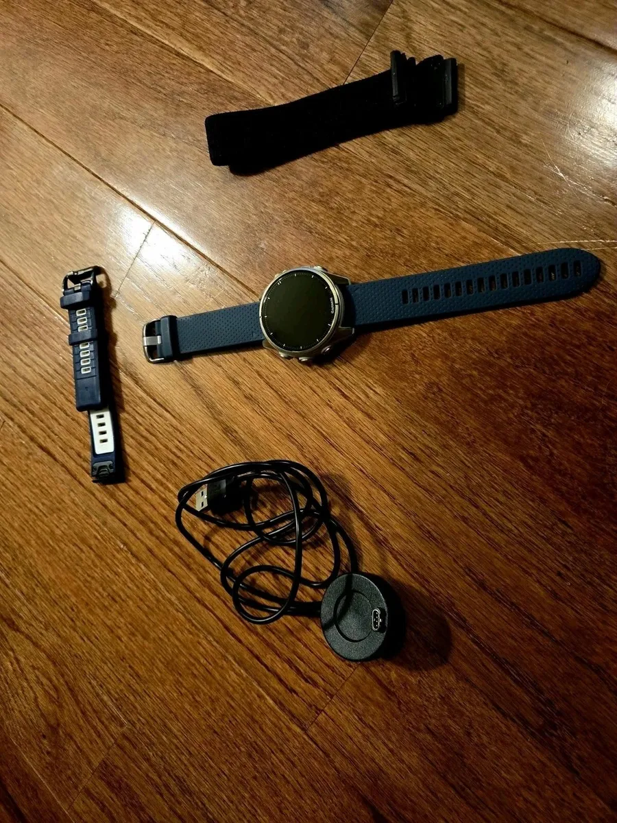 Fenix 8 43mm + 2 EXTRA STRAPS - Image 1