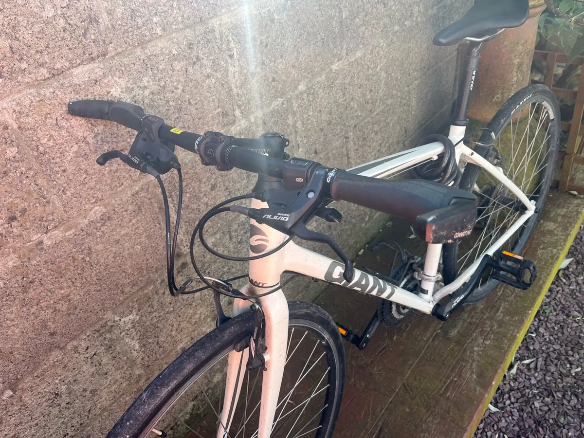 GIANT road bike - Image 4