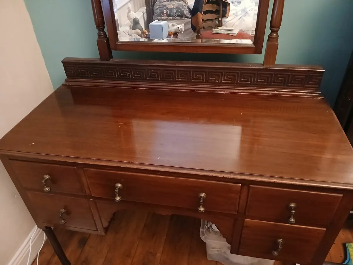 Antique make-up table - Image 2
