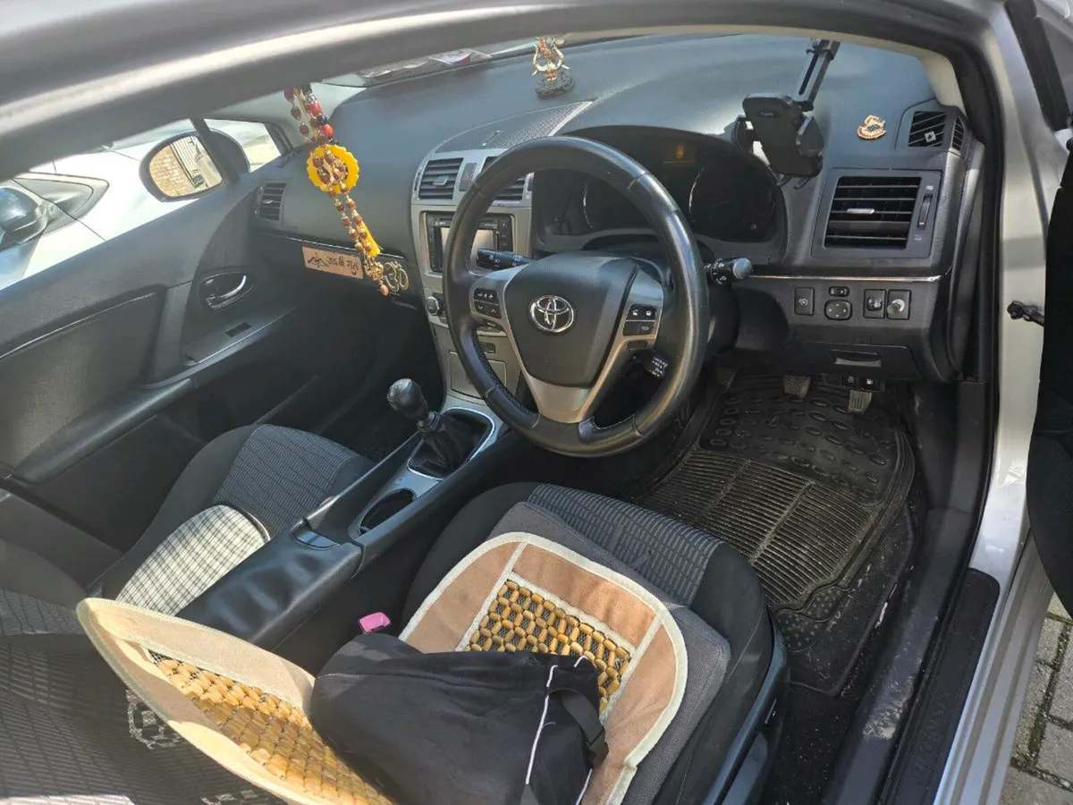 Toyota avensis - Image 3